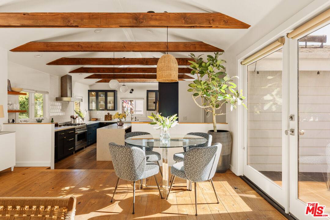 8556   Ridpath Dr 3BR Hollywood Hills East La