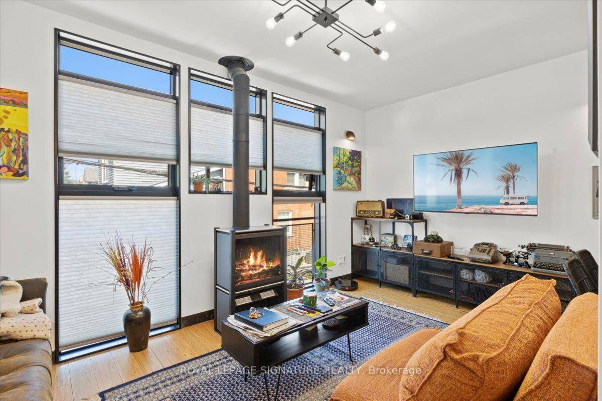 Fully Renovated 1bed 1bath loft style in the upper beaches.