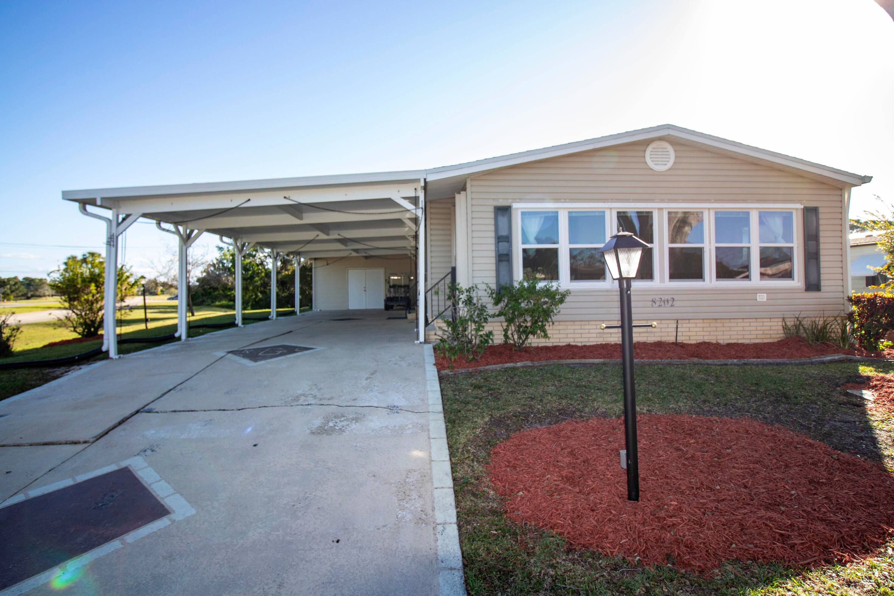 LAND OWNED ! RARE 3 BEDROOM 2 BATH HOME IN DESIRABLE SAVANNA CLUB ON A CORNER LOT !