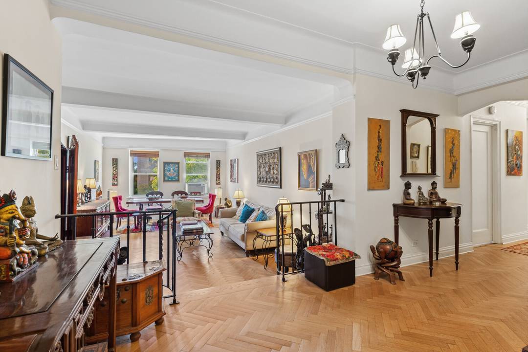 RARELY AVAILABLE Pre War Art Deco Condo Welcome to your forever home at 255 Cabrini Boulevard, nestled in one of Manhattan's most serene and charming neighborhoods, Hudson Heights.