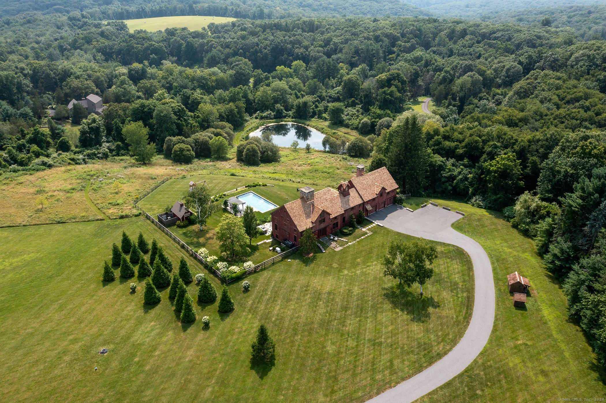 Uber Chic Barn House. Constructed by master Barn builder, Ed Cady, this is one of his finest collaborations.