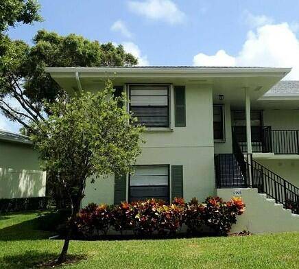 Beautifully 3 bedroom condo in the heart of palm Beach Gardens !