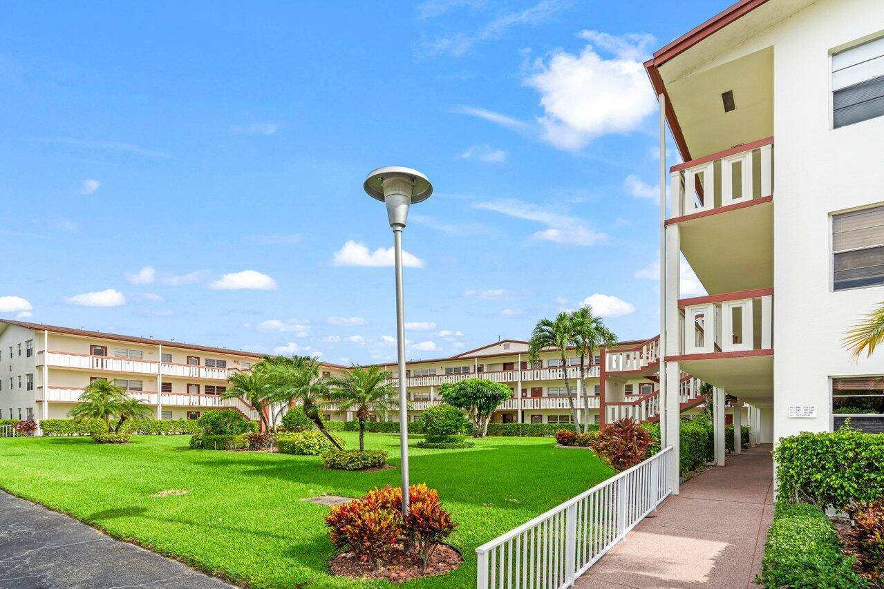 Discover an exceptional retirement lifestyle in the heart of Century Village, Boca Raton.