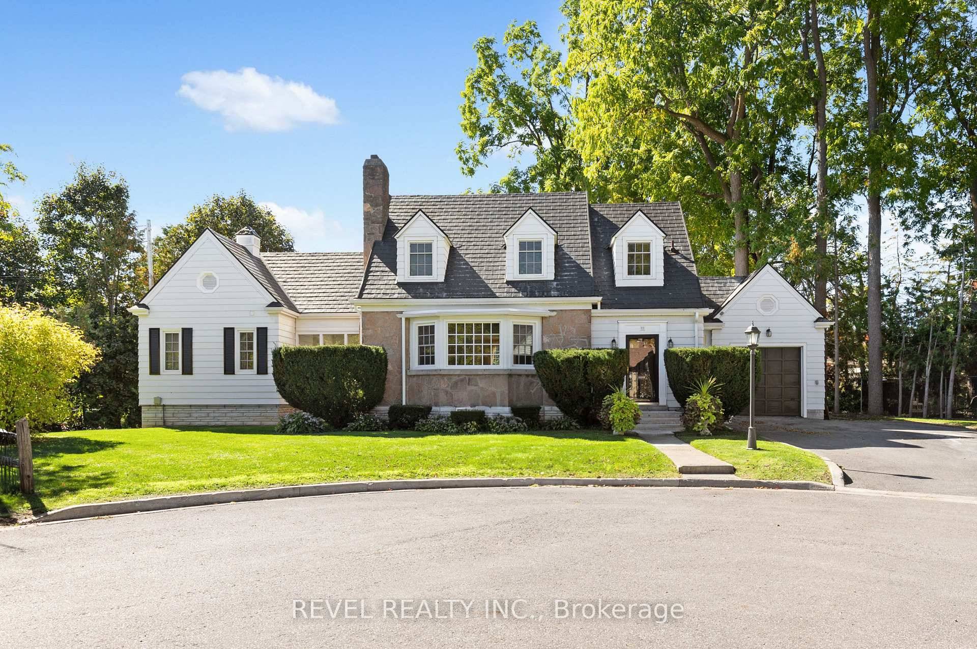 Welcome to 13 Sylvan Crescent, Lindsay, a stunning Cape Cod style home offering 4 bedrooms, 3 bathrooms, and timeless curb appeal in one of Lindsays most desirable neighbourhood.
