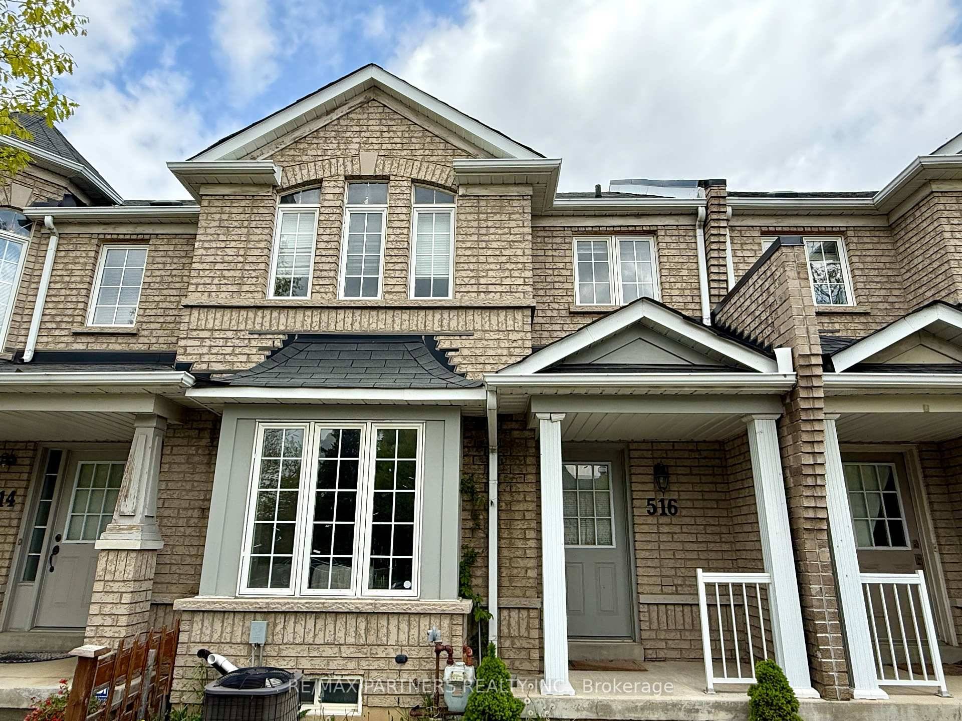 South View Facing a Park Beautiful Freehold Townhouse in Prime Markham Location !