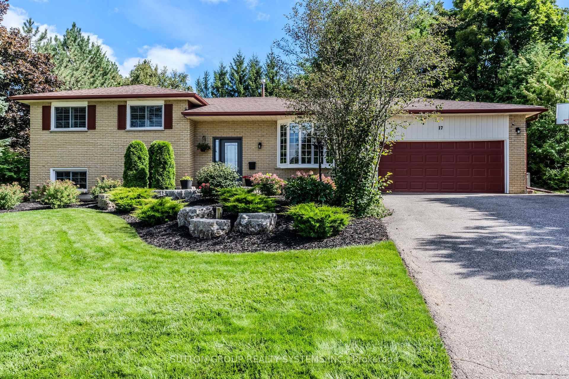 Welcome to 17 William Rex Crescent where you will experience Pride of Ownership at its best.