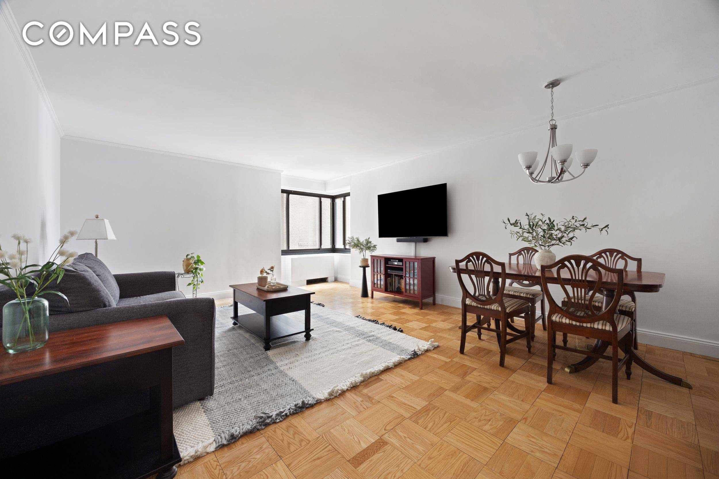 Serene One Bedroom Oasis on East End Avenue Set on the picturesque and quiet East End Avenue, Residence 5N offers a peaceful retreat in one of Manhattan s most charming ...