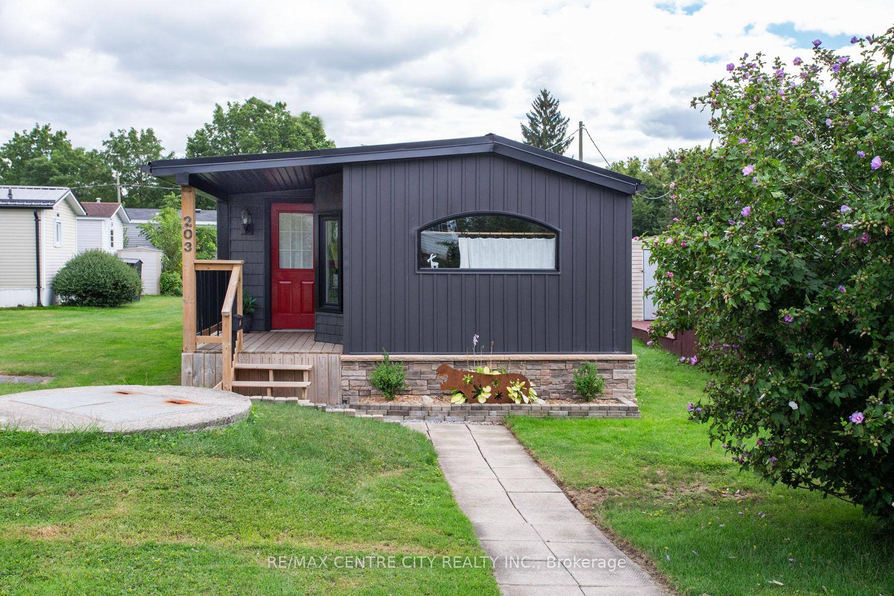 Fully Renovated 1987 Mallard Park Model Move In Ready in Retirement Community This beautifully updated 1987 Mallard Park Model Mobile Home with a charming half stone front was completely renovated ...