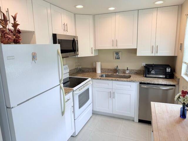 Very desirable 1st floor corner unit with newer kitchen shaker white cabinets.