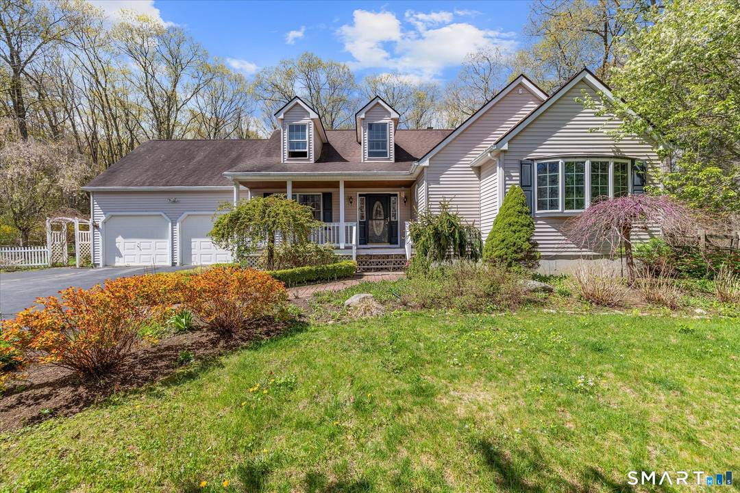 Beautiful, peaceful setting in the heart of Pomfret's countryside.