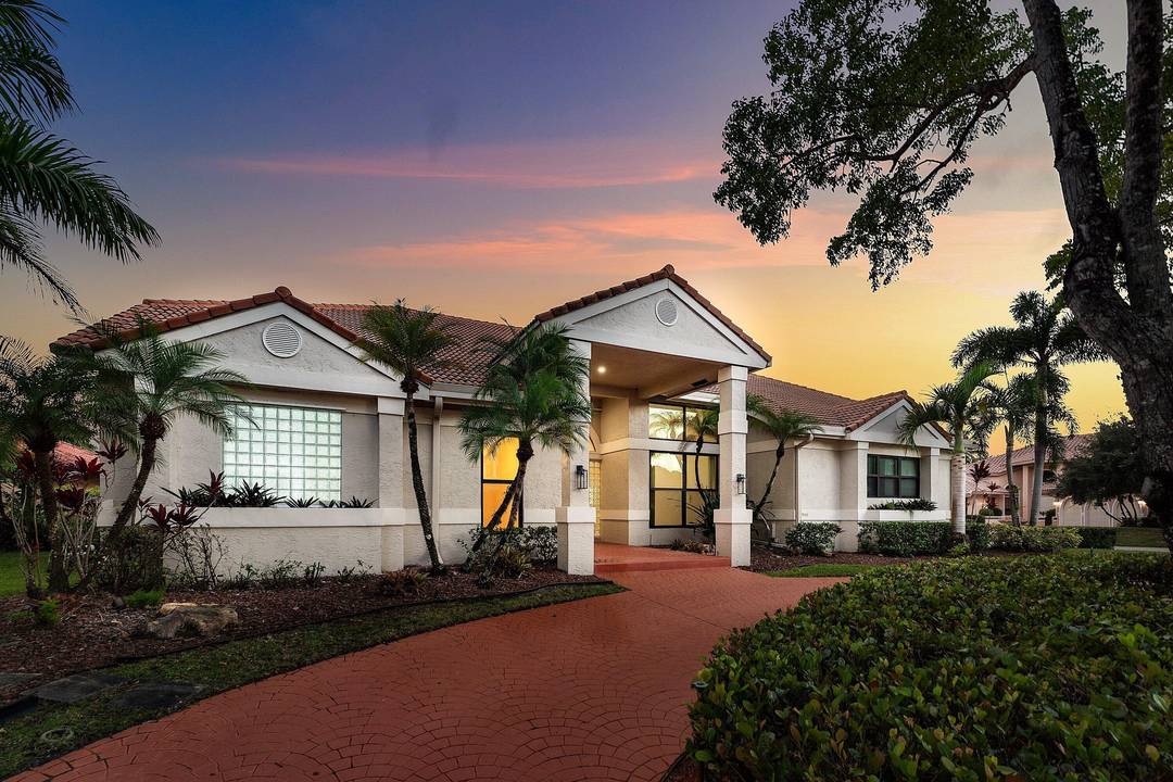 Motivated seller ! You will fall in love with this magnificent, completely remodeled single home in the beautiful, gated community of Eagle Trace.