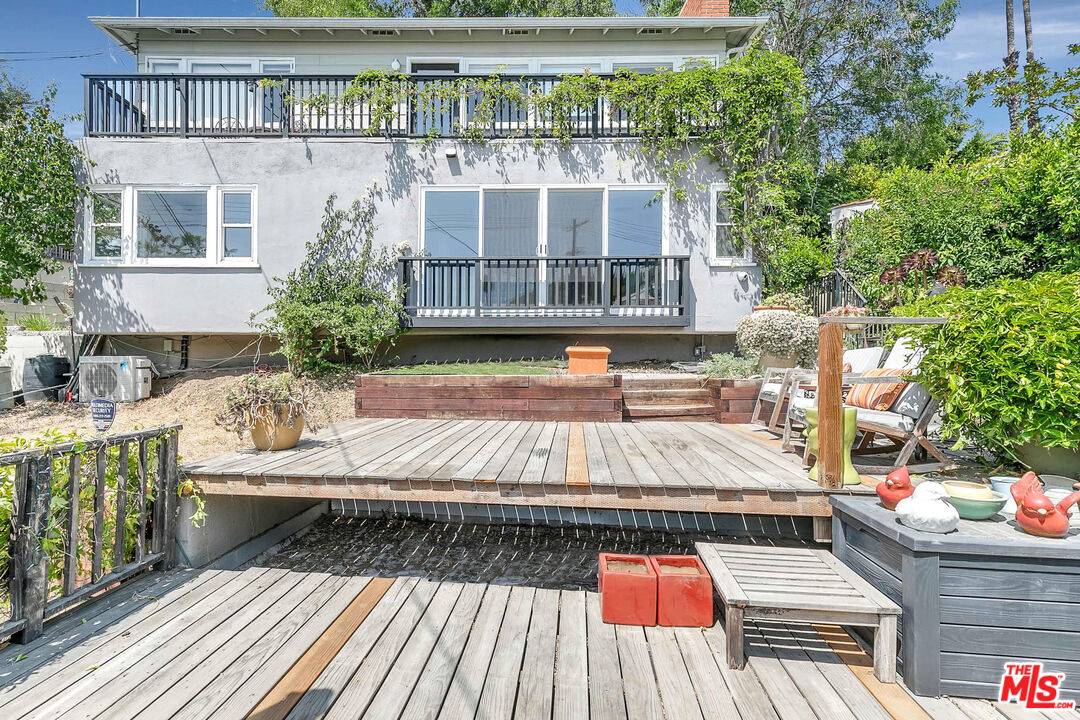 2073 VINE ST 2BR Hollywood Hills East La