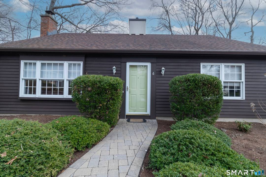 Detached stand alone Ranch home in sought after Kensington Acres South has been beautifully maintained and shows pride of ownership throughout.