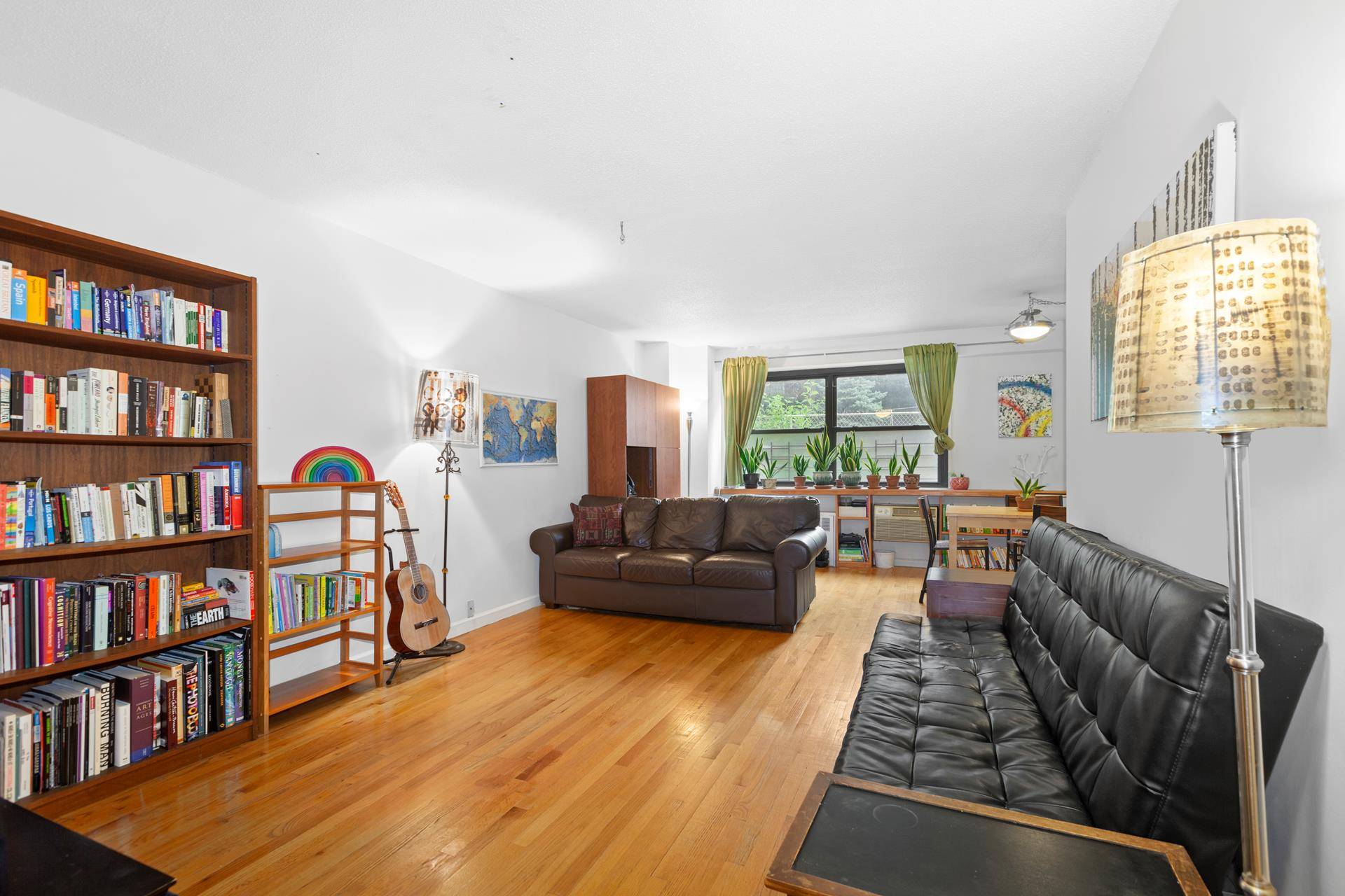 TRUE 2 BEDROOM 2 BATHROOMSpacious and cheerful, this 2 bedroom, 2 bathroom home situated in Woodside has a thoughtful layout with ample space throughout.