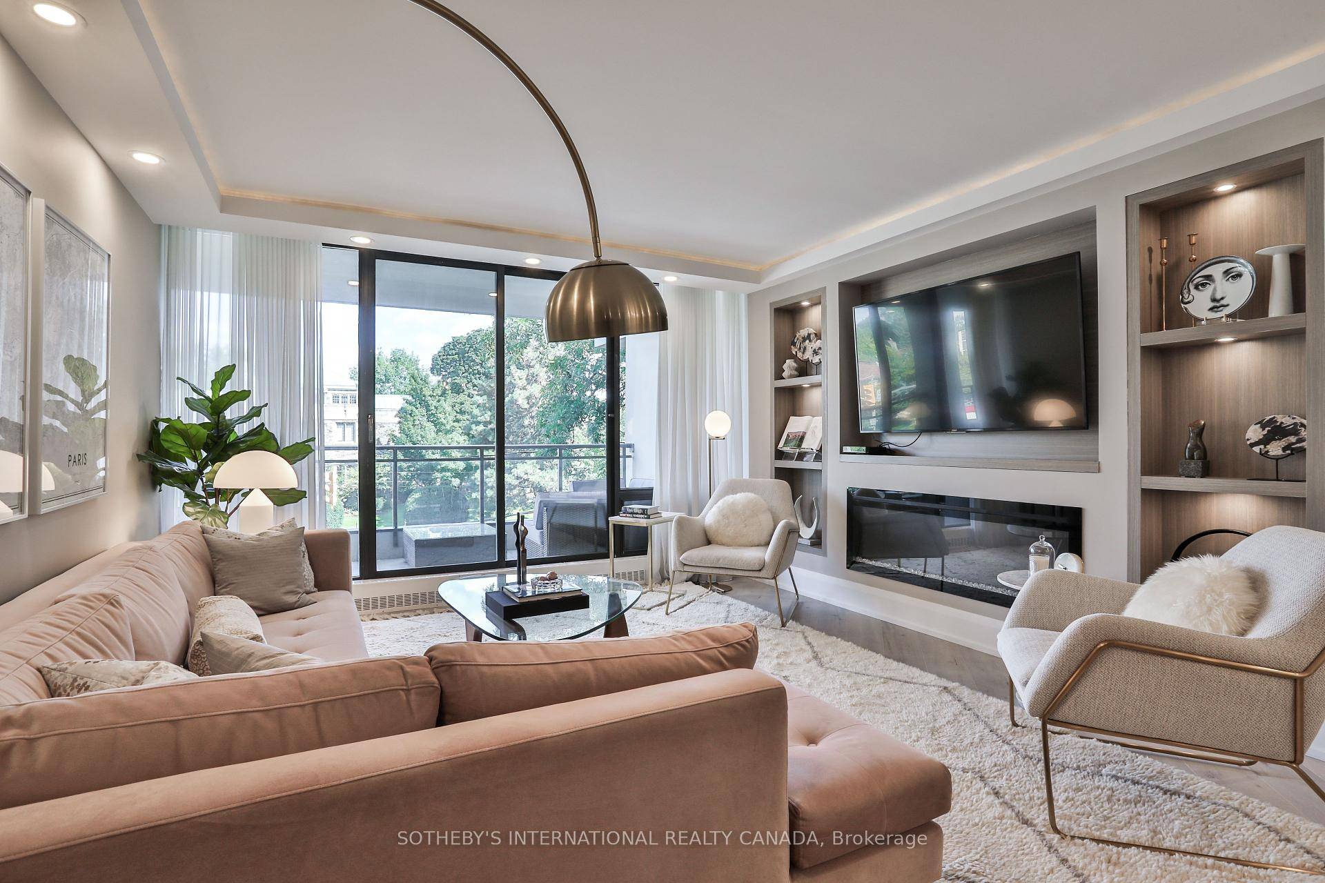 Discover An Exceptional Opportunity To Own A Meticulously Renovated 2 Bedroom, 2 Bathroom Suite In One Of Midtown Toronto's Most Desirable Boutique Addresses The Dunvegan.