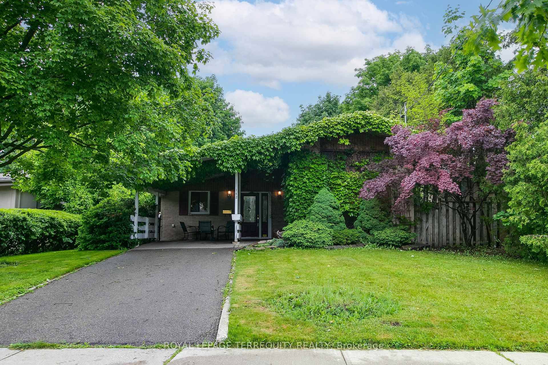 PROPERTY IS NOW VACANT AND READY TO MOVE IN !