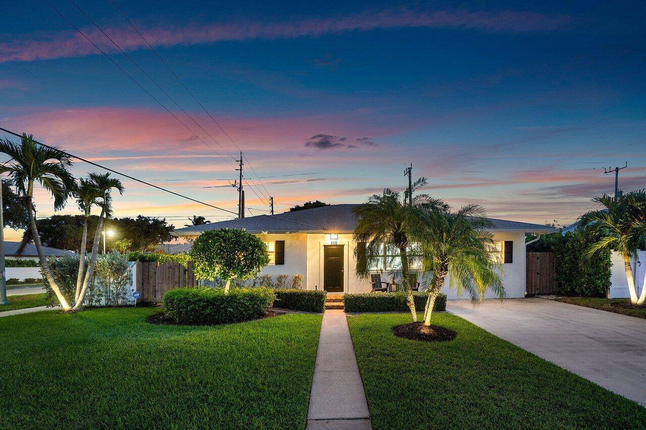 Stunning FURNISHED and equipped rental in supreme location.