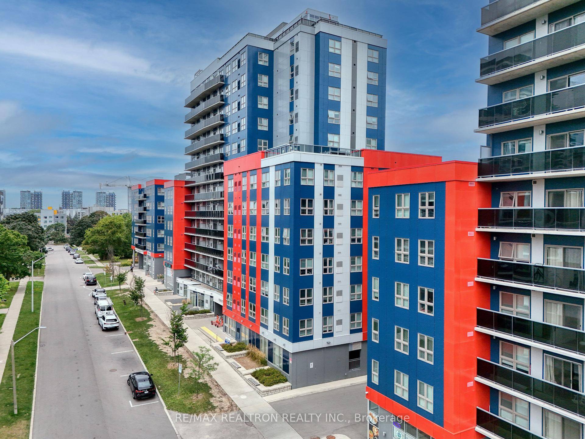 PRICED TO SELL ! An excellent opportunity for investors, students looking for a bright, modern condo in the heart of Waterloo's University District.