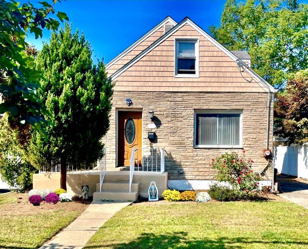 ATTENTION ALL BUYERS ! ! Brand New Kitchen, New Appliances, Granite Countertops and New Flooring !