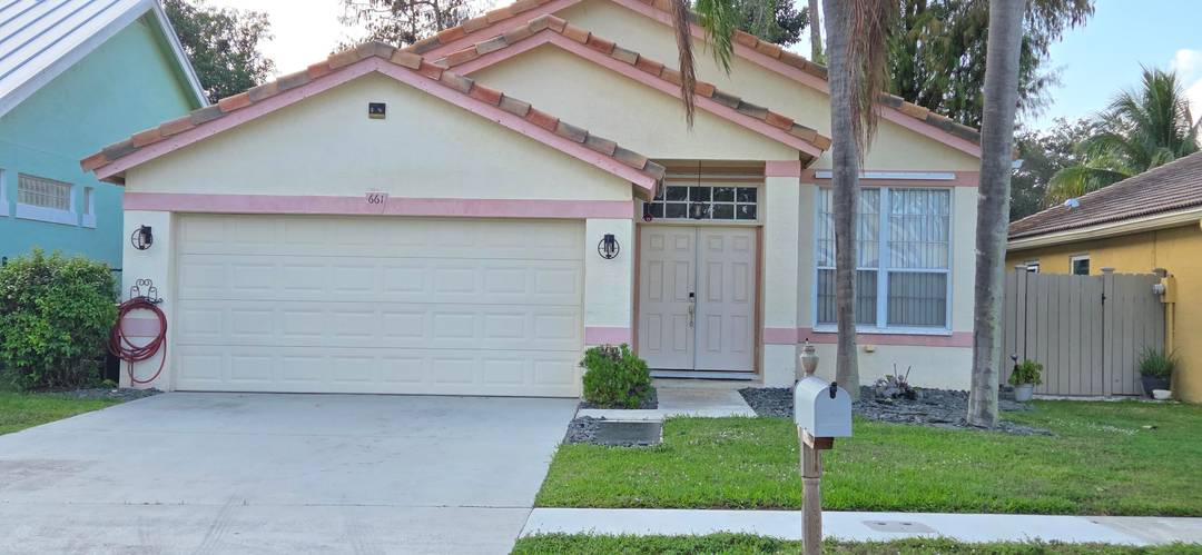 SEASONAL RENTAL This is a one of a kind 3 bedroom, 2 bathroom rental home with private pool, and a backyard !