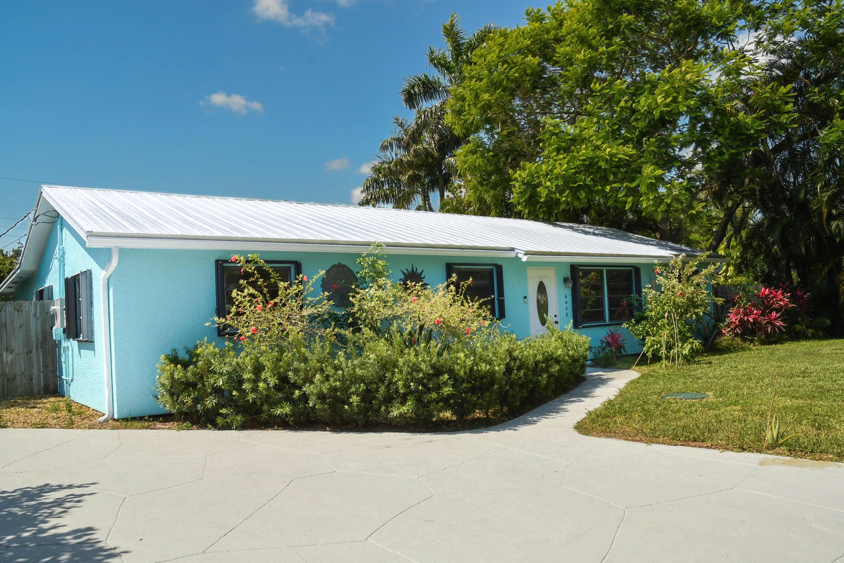 Welcome to this beautifully renovated and fully furnished home located in the heart of Hobe Sound.