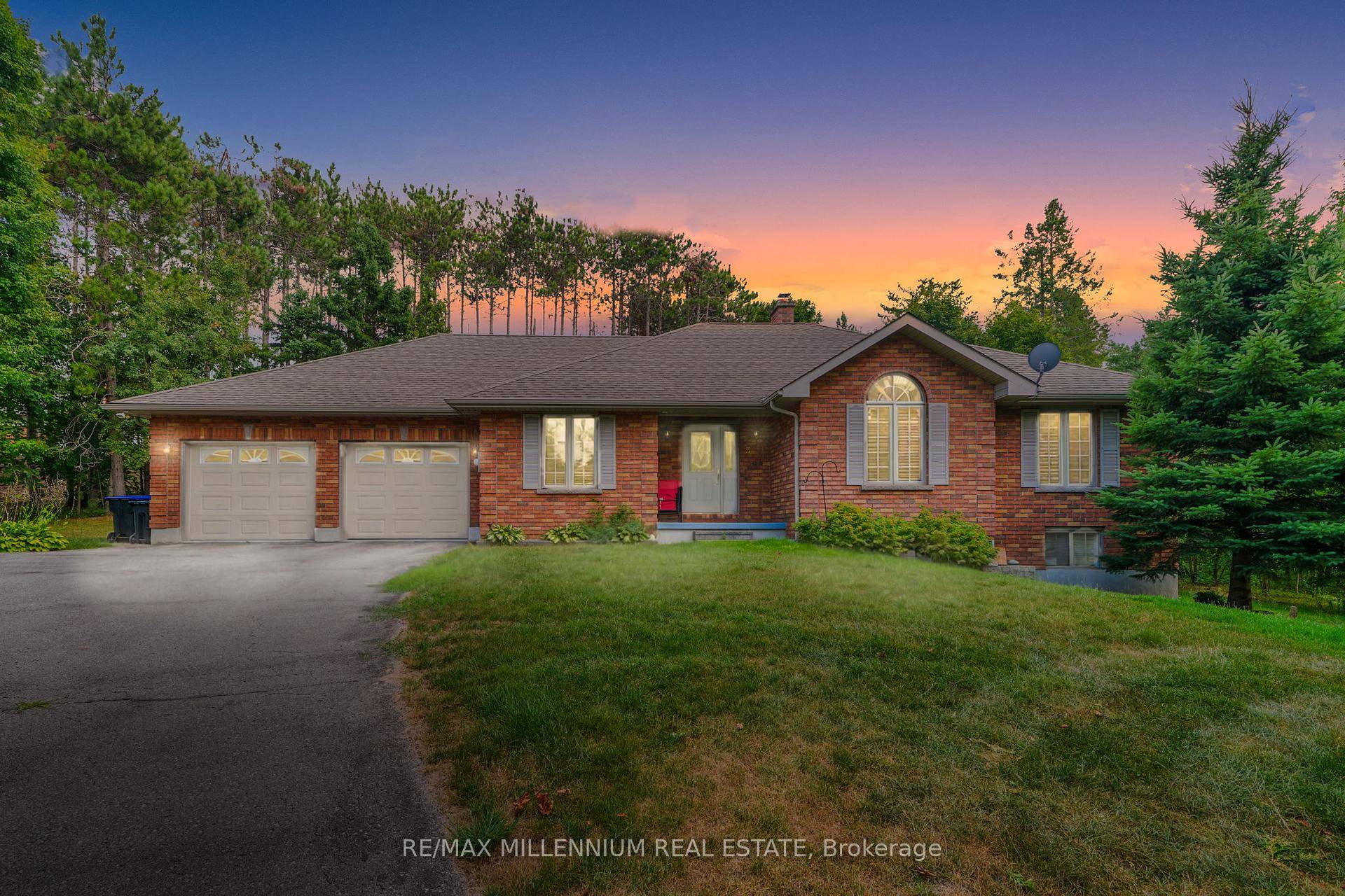 Nestled in the desirable community of Oro Medontes, this beautiful 3 bedroom, 3 bathroom detached home offers over 3, 100 sq.