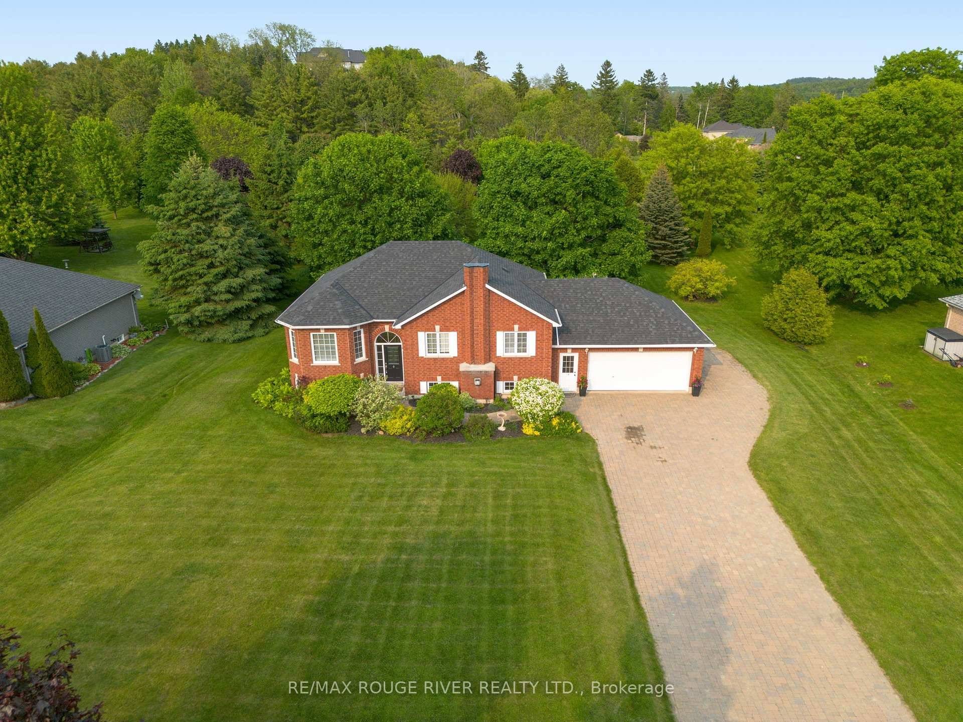 The quintessential urban country abode, with over 2800 sq ft.
