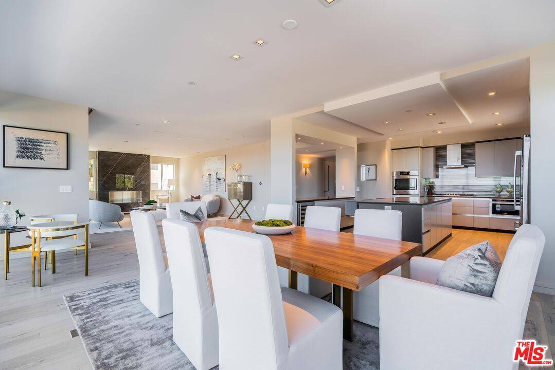 2391 Roscomare Rd 3BR Bel Air La