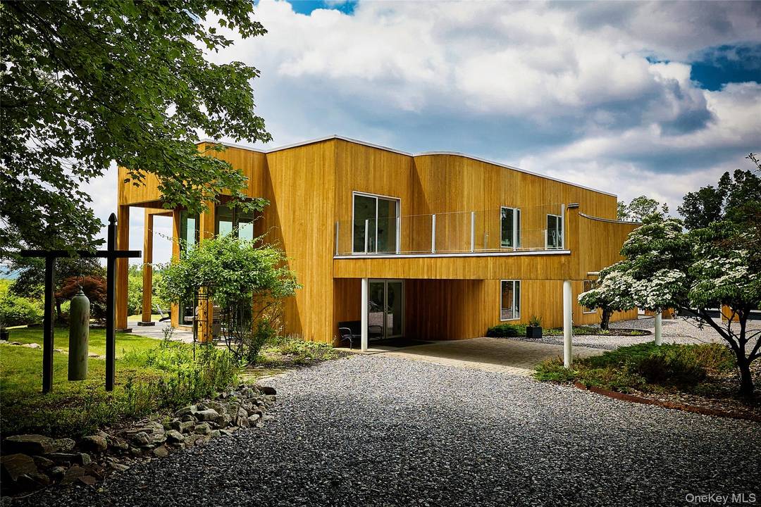 CEDAR HILL A HOUSE for all SEASONS Old Chatham NY If you re looking for sweeping views, clean modern lines, and a luxurious connection to nature, this high design country ...