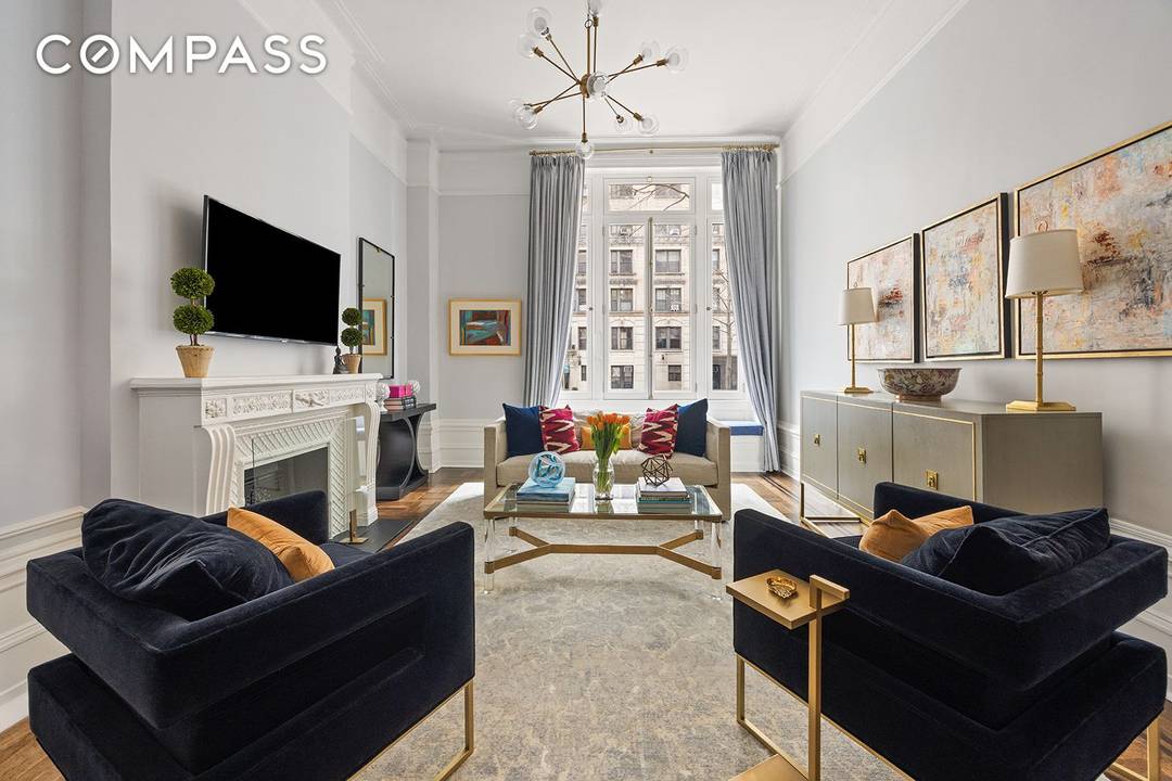 Completely renovated Classic Seven featuring four bedrooms, four full bathrooms, formal living room, enormous family room, butler's pantry and more, all in an architecturally significant pre war co op on ...