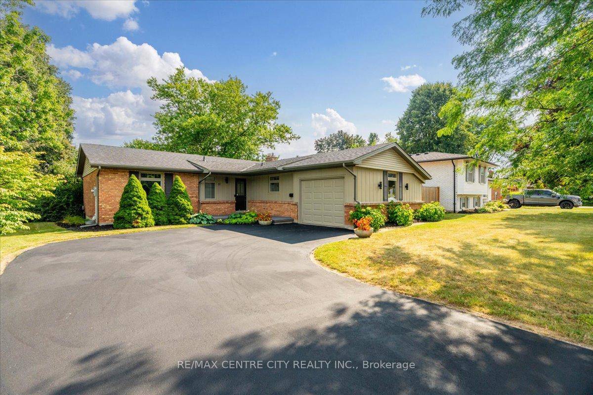 Beautifully Upgraded Gord Harris Built Bungalow in Lambeth Move In Ready !