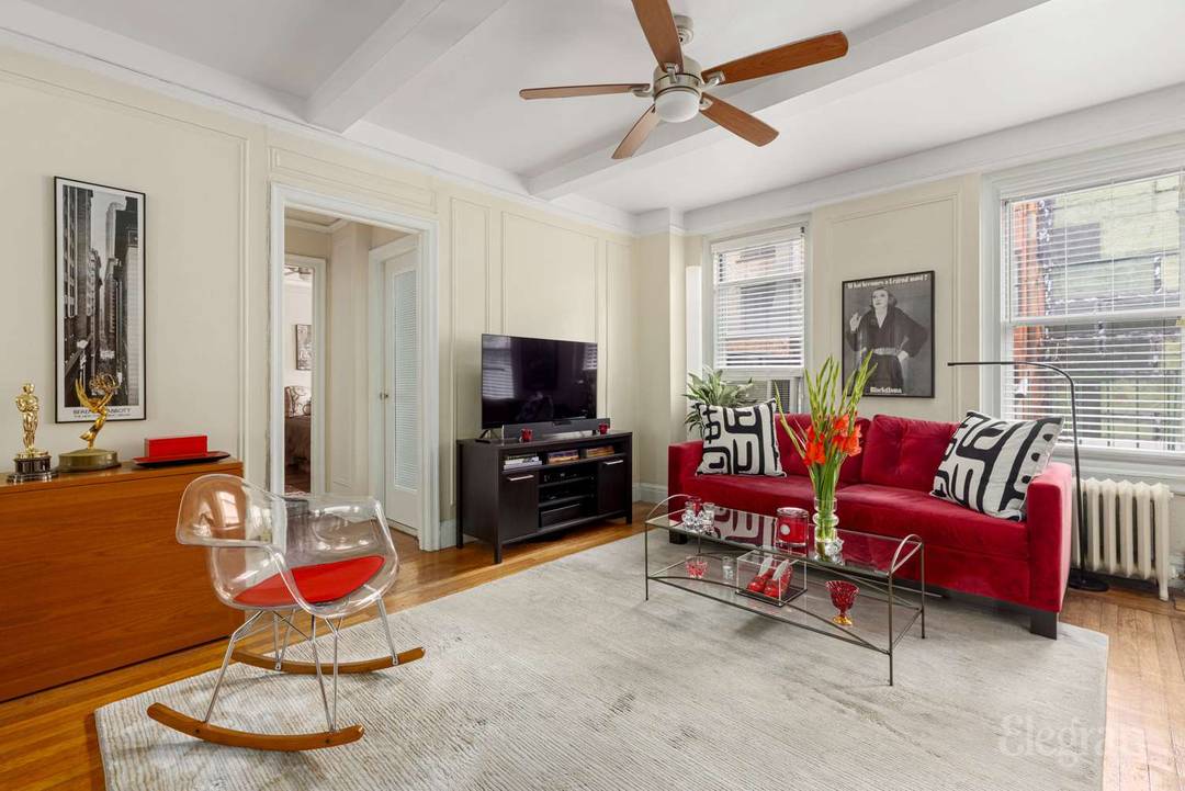 Quiet, Rear Facing, Full Service Whitby Retreat Facing the back of the building, Apartment 319 offers rare tranquility in the heart of Hell s Kitchen.