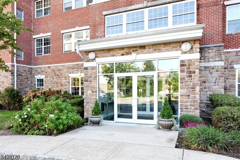 Wonderful 1768 SF 4th floor Colfax unit in Wanaque Reserve, a Del Webb active adult 55 community.