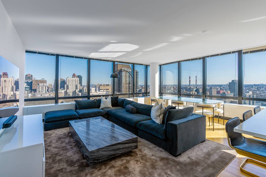 Residence 29B is a beautifully laid out two bedroom, two bath home located in the serene enclave of Sutton Place.