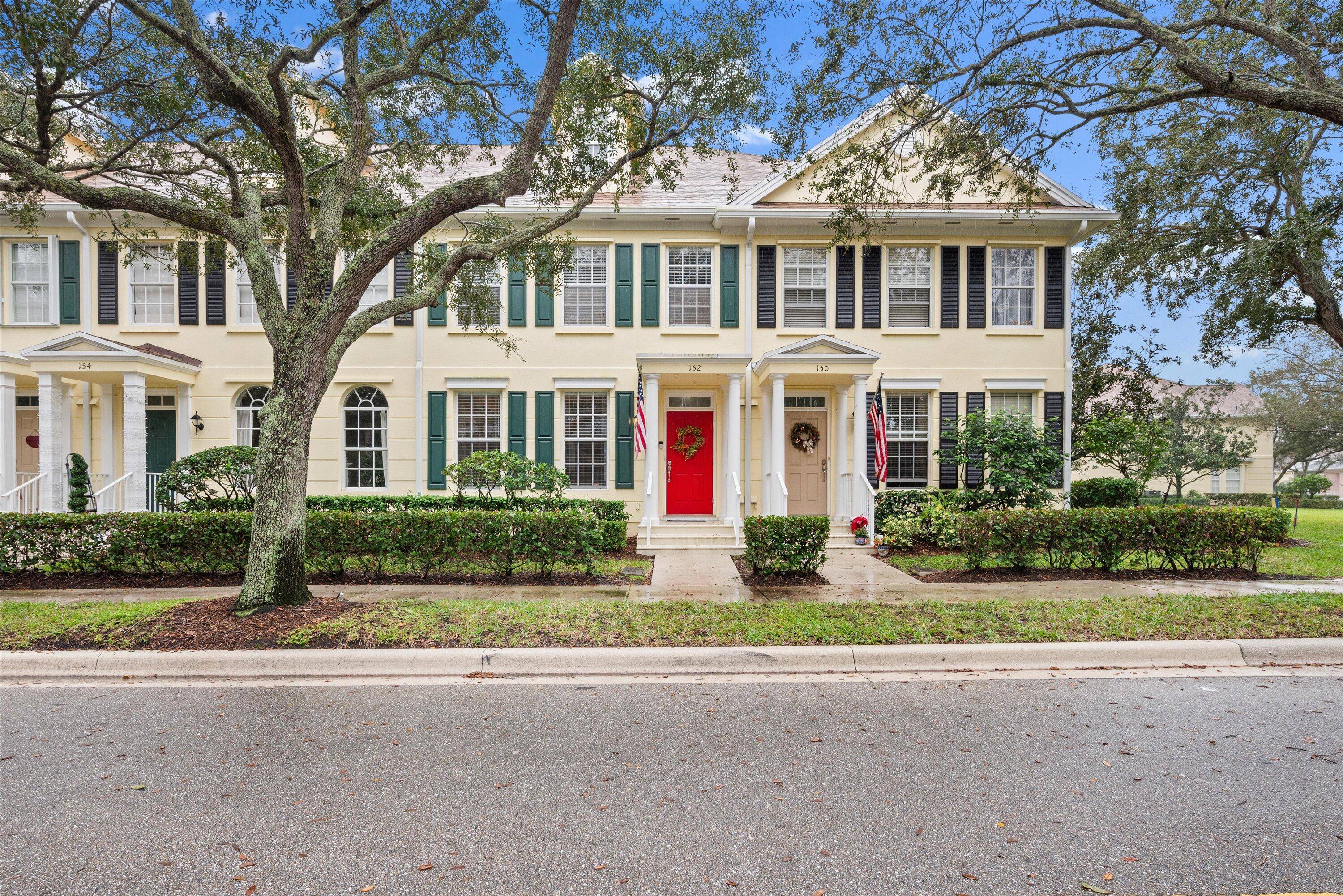Beautiful townhome in the highly sought after New Haven neighborhood in Abacoa, which is located just minutes from Jupiter's beaches, golf and shopping.