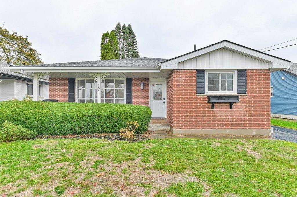 Well cared for 3 bedroom, 2 bathroom home in a fabulous school zone.