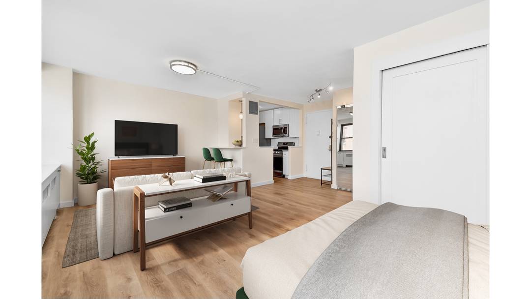 MOTIVATED SELLER Experience penthouse style comfort in a fully renovated, high floor alcove studio.