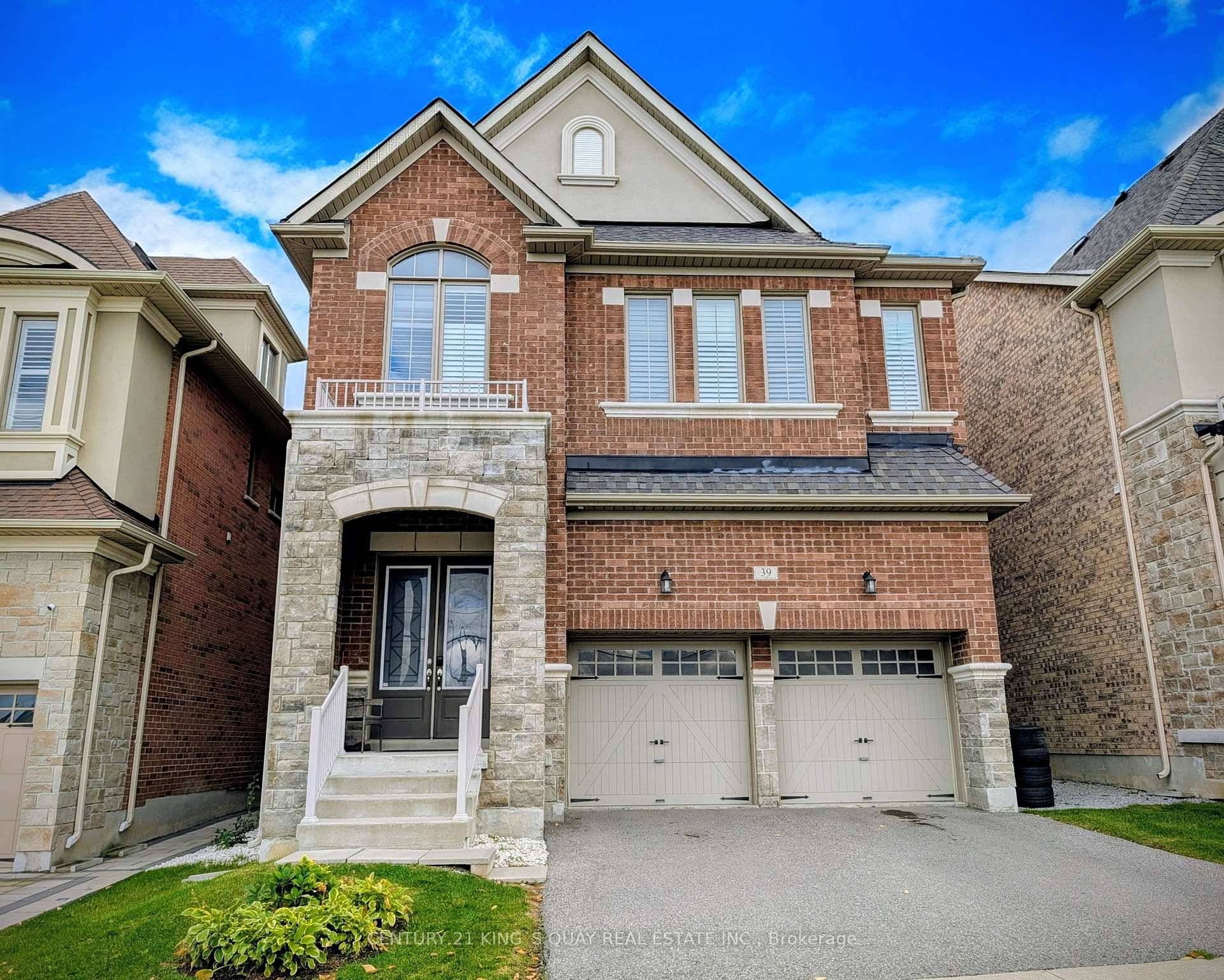 A luxurious 3 Storey detached house featuring 5 bedrooms and 5 bathrooms, situated in the prestigious Bayview Hill community.