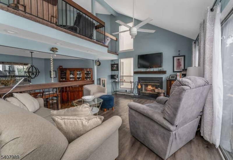 WELCOME TO THIS BEAUTIFULLY UPDATED 2 BED, 2.