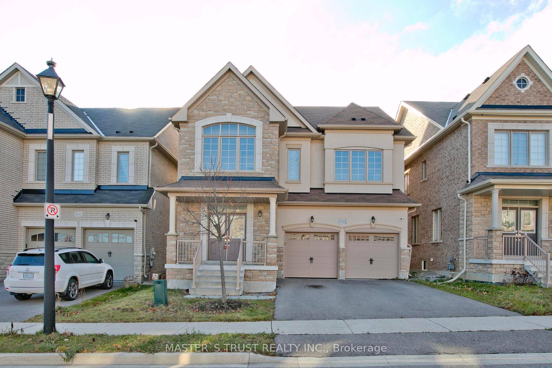 Immaculate Detached Home In Sought After Neighborhood !