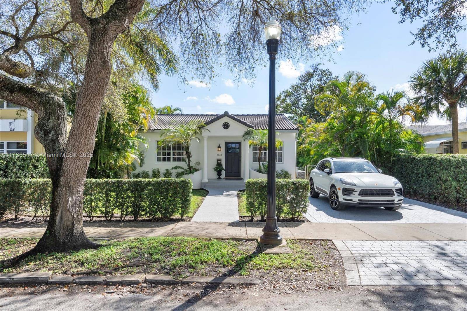 Charming 1948 Mediterranean style home in Hollywood s desirable Parkside district, offers exceptional investment potential.