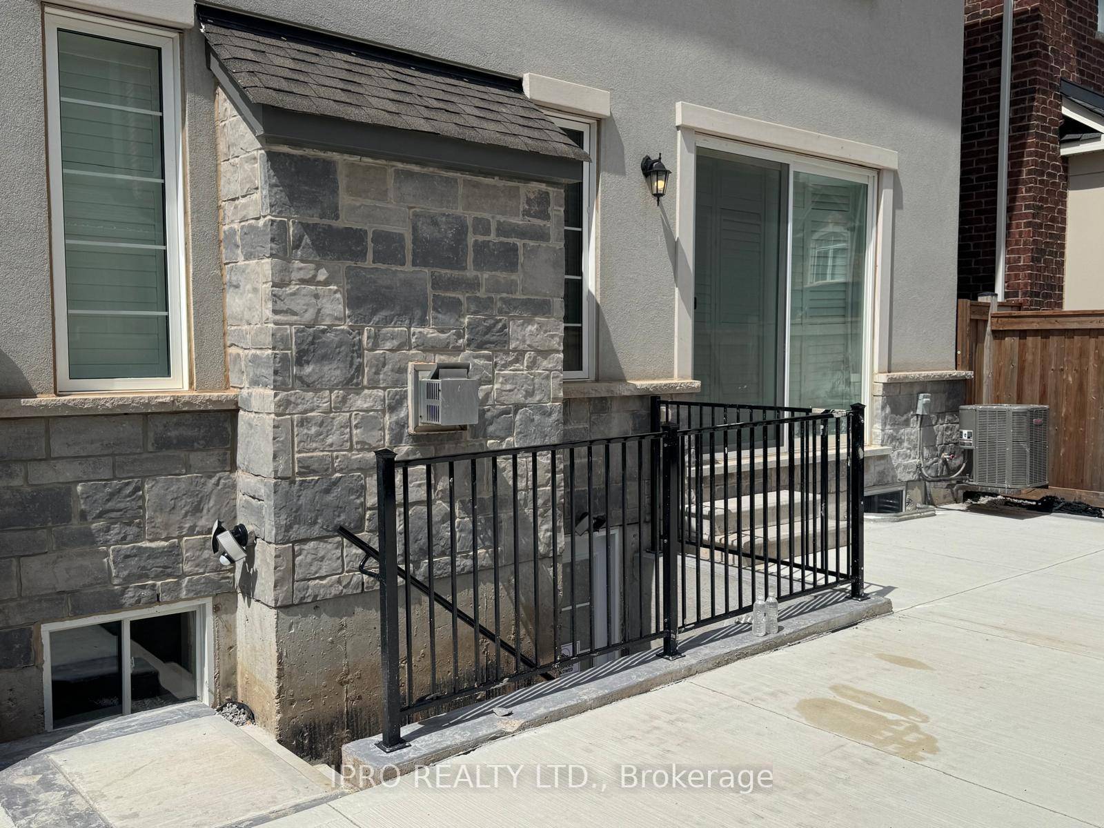 Brand New Legal 2 Bedroom Basement Apartment in Prime Oakville Location !