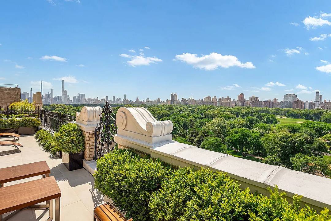 This property can be rented furnished or unfurnished.