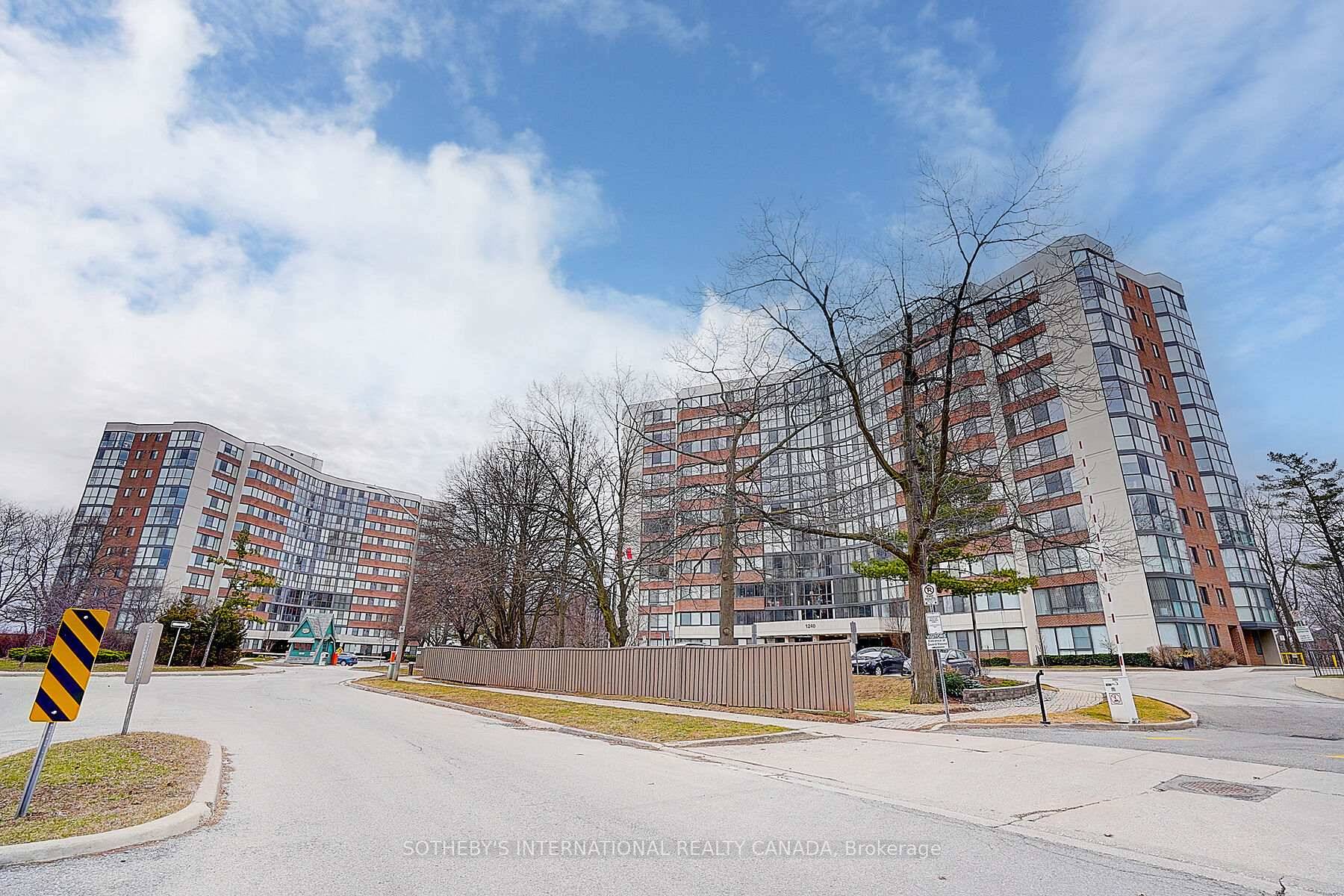 Situated on a quiet cul de sac and backing onto a breathtaking ravine, this bright and beautifully renovated 2 bedroom, 2 bathroom condo in the heart of Oakville is a ...