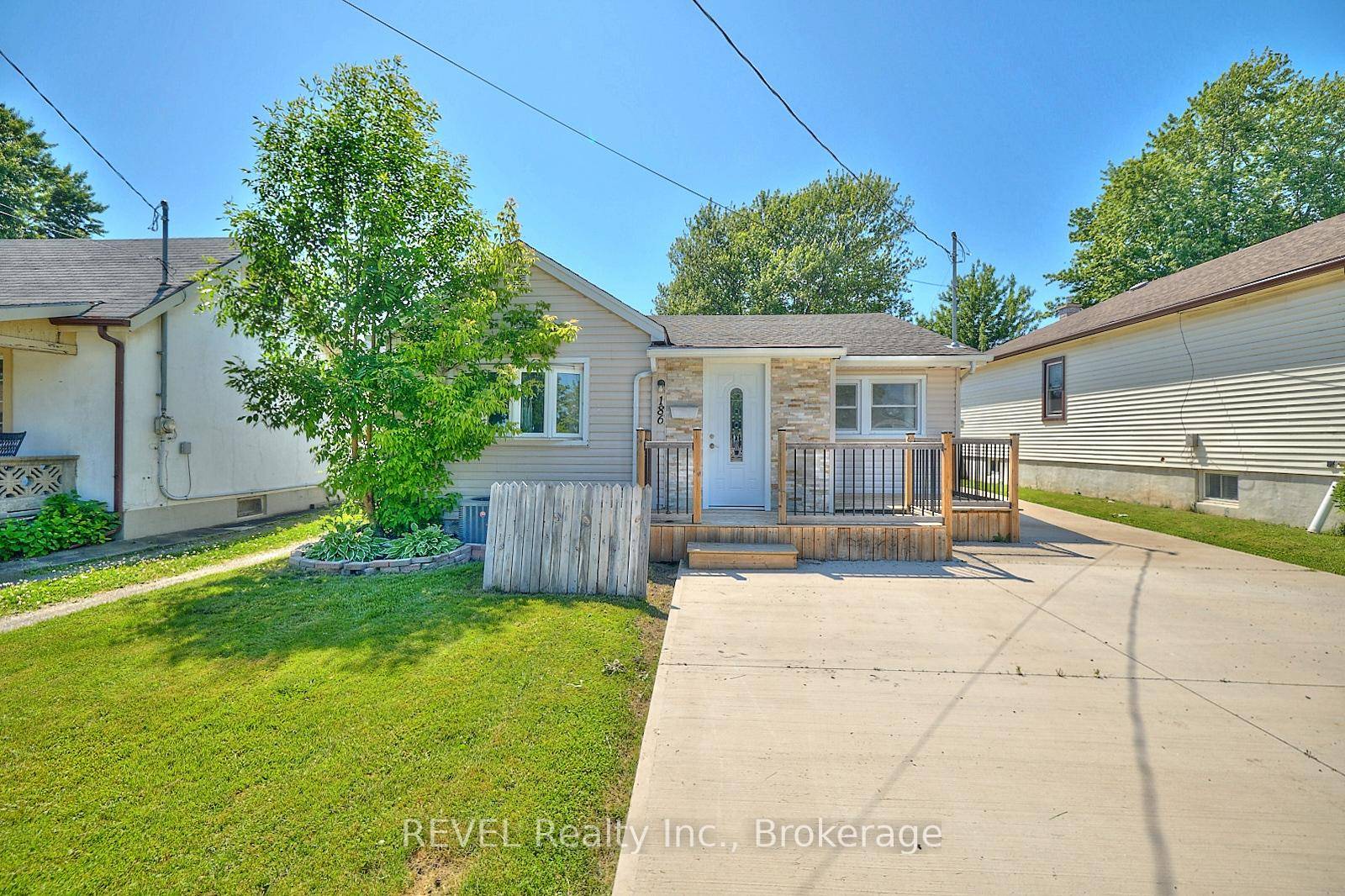 You're invited to start living the good life here at 186 Wellington Street !