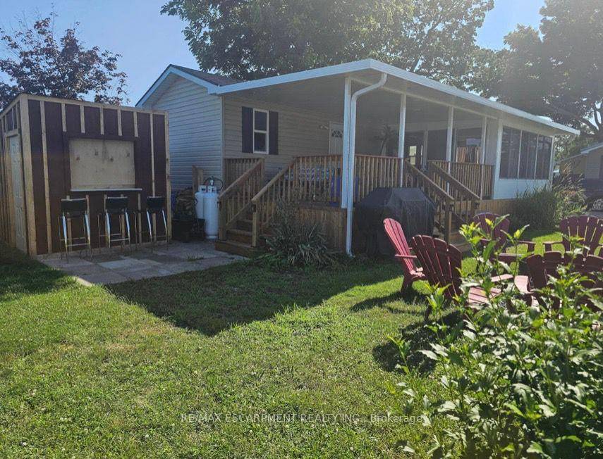 Beautifully updated 2015 General Coach Ironwood seasonal trailer located in the desirable Sherkston Shores.
