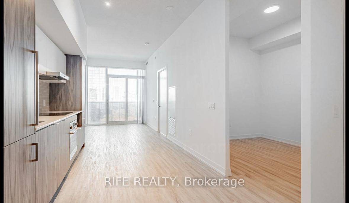 Rare 10 ft ceilings with floor to ceiling windows and unobstructed panoramic city views !