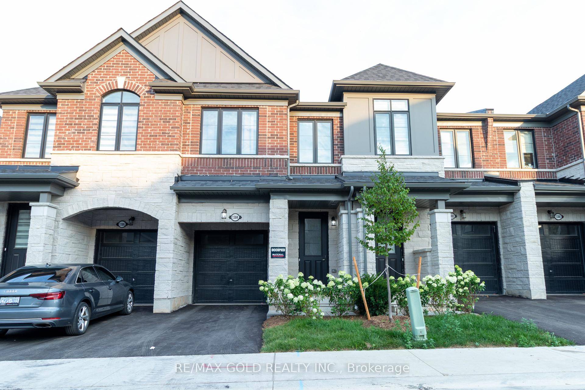 Welcome to 1384 National Common, a brand new luxury townhouse in the highly sought after Tyandaga Heights community.