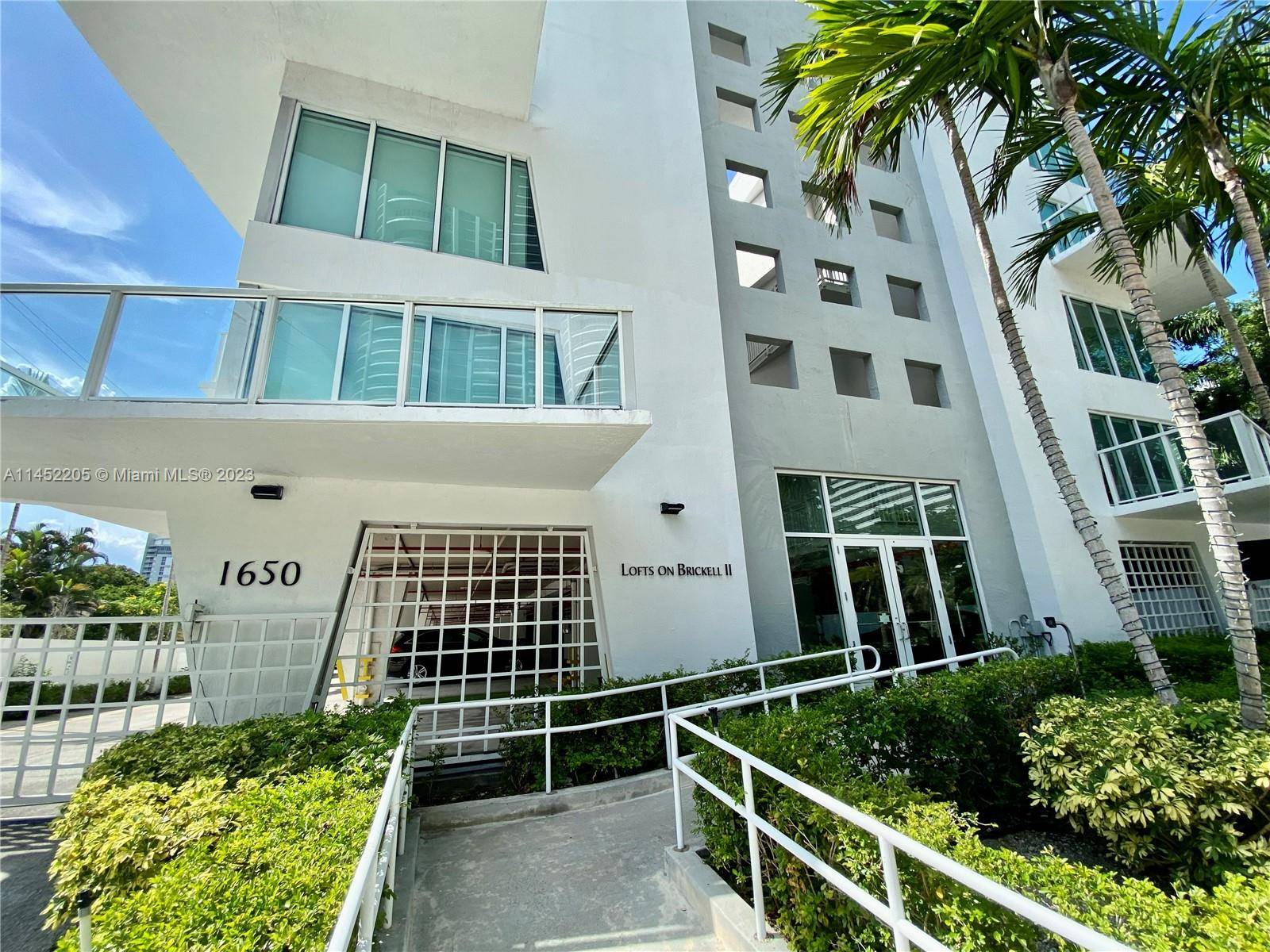 Great opportunity to rent a fully furnished 2 story 1 bedroom 1 1 2 bath condo in boutique building Lofts on Brickell II.