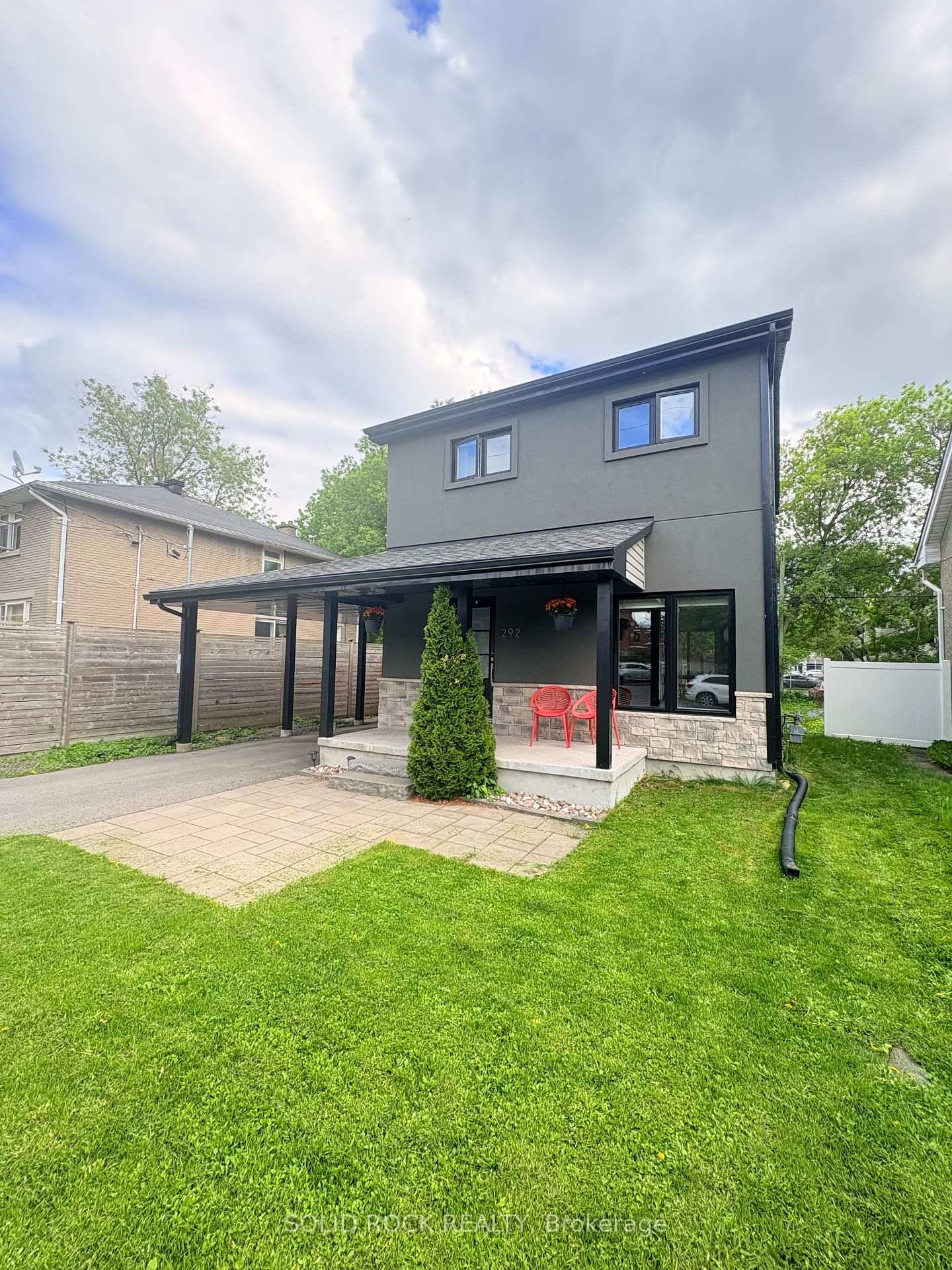 Welcome to 292 Currell Avenue !